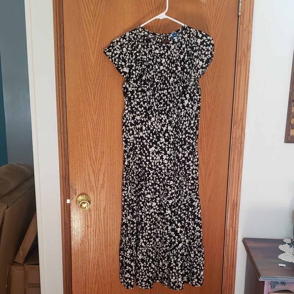 NWT Lovely Old Navy Black White Floral Dress Flouncy Sleeves Sz XS